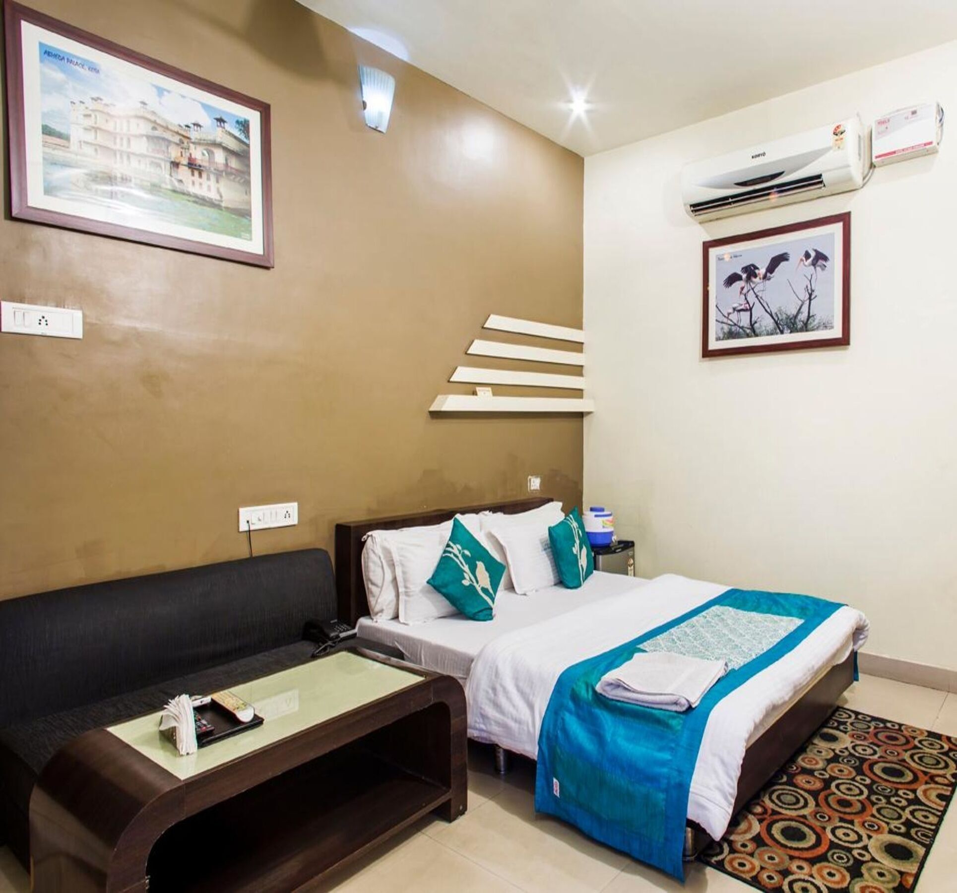 Oyo 2075 Hotel Kota Royal Exterior photo