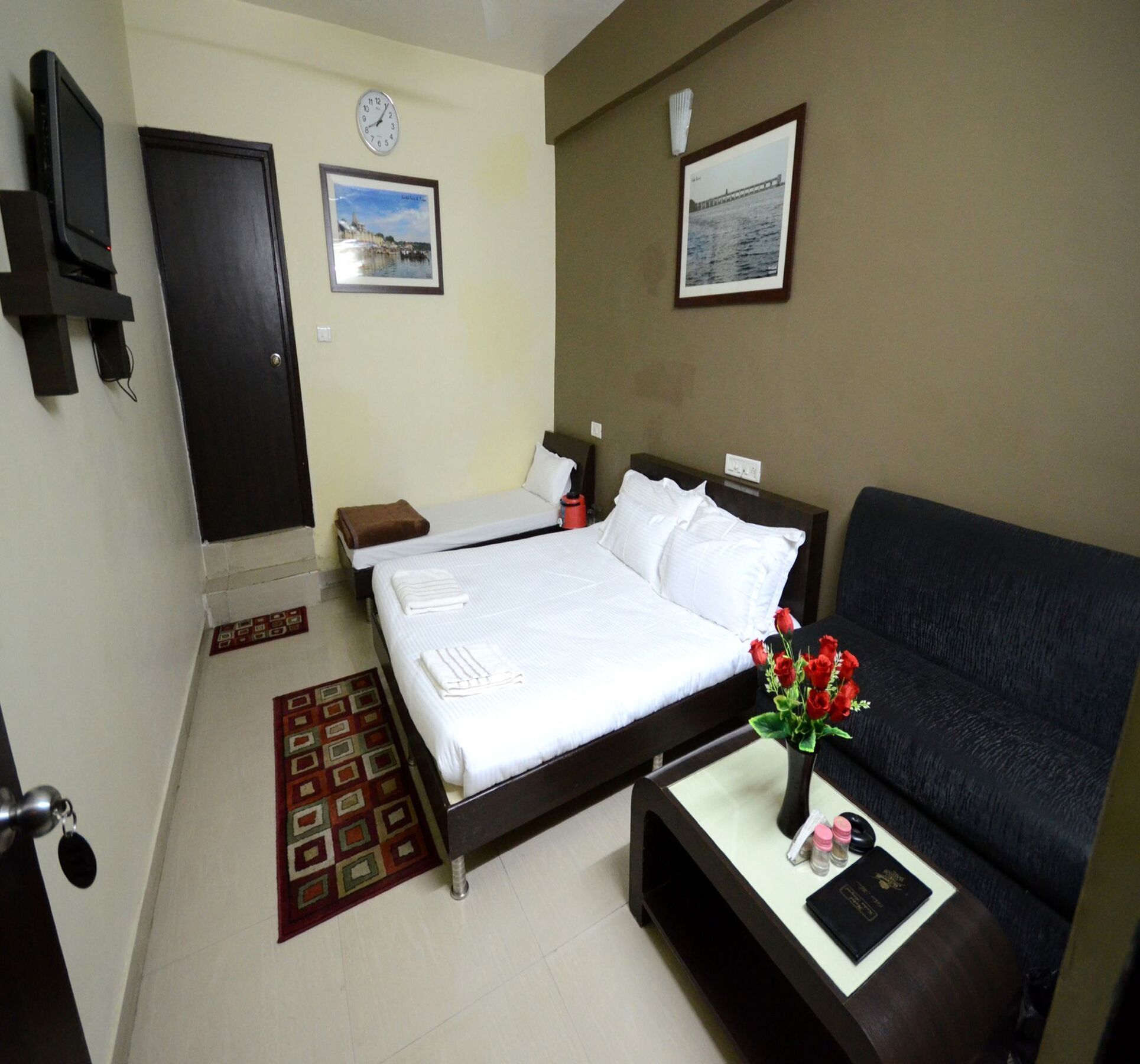 Oyo 2075 Hotel Kota Royal Exterior photo