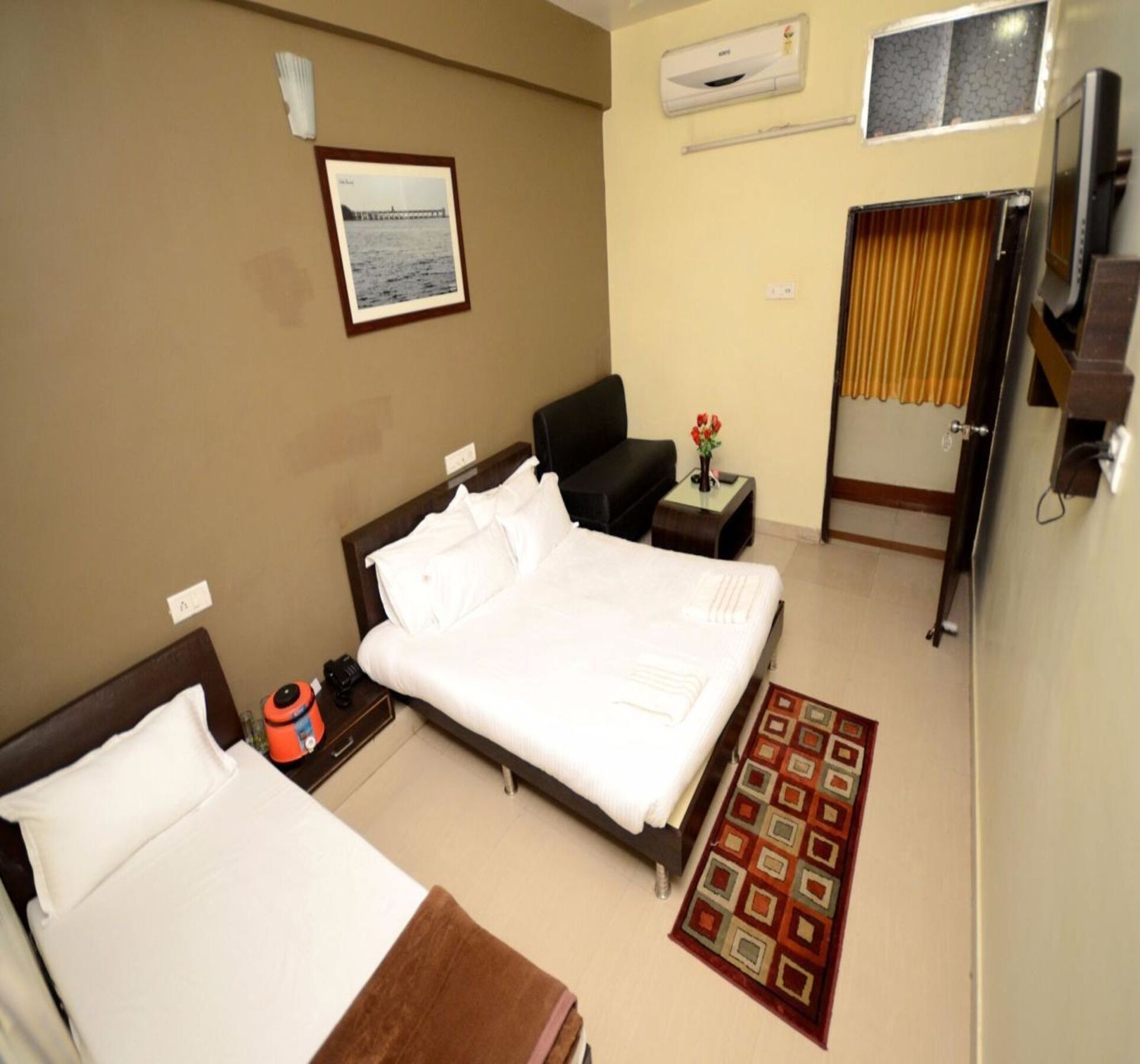 Oyo 2075 Hotel Kota Royal Exterior photo