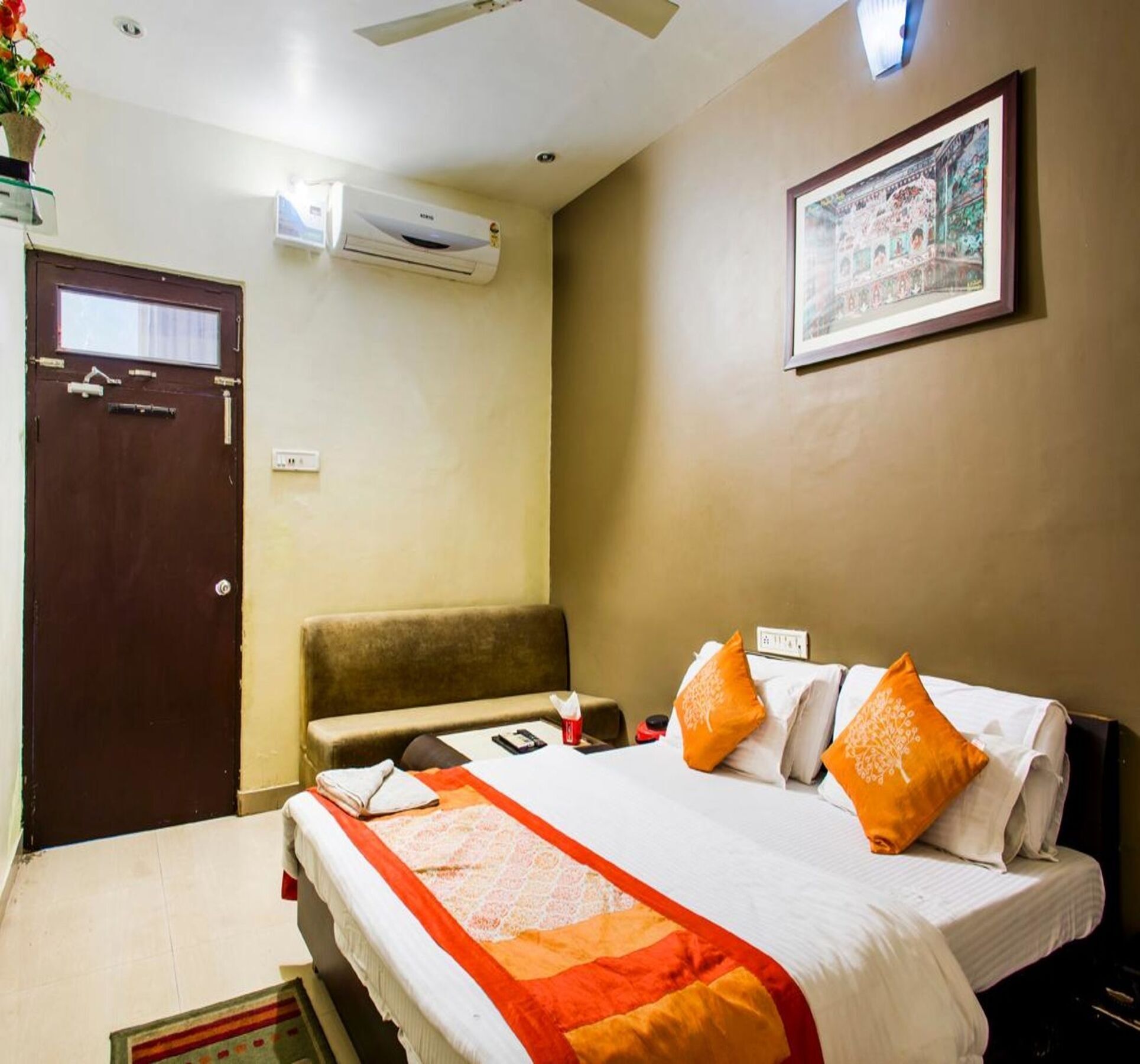Oyo 2075 Hotel Kota Royal Exterior photo