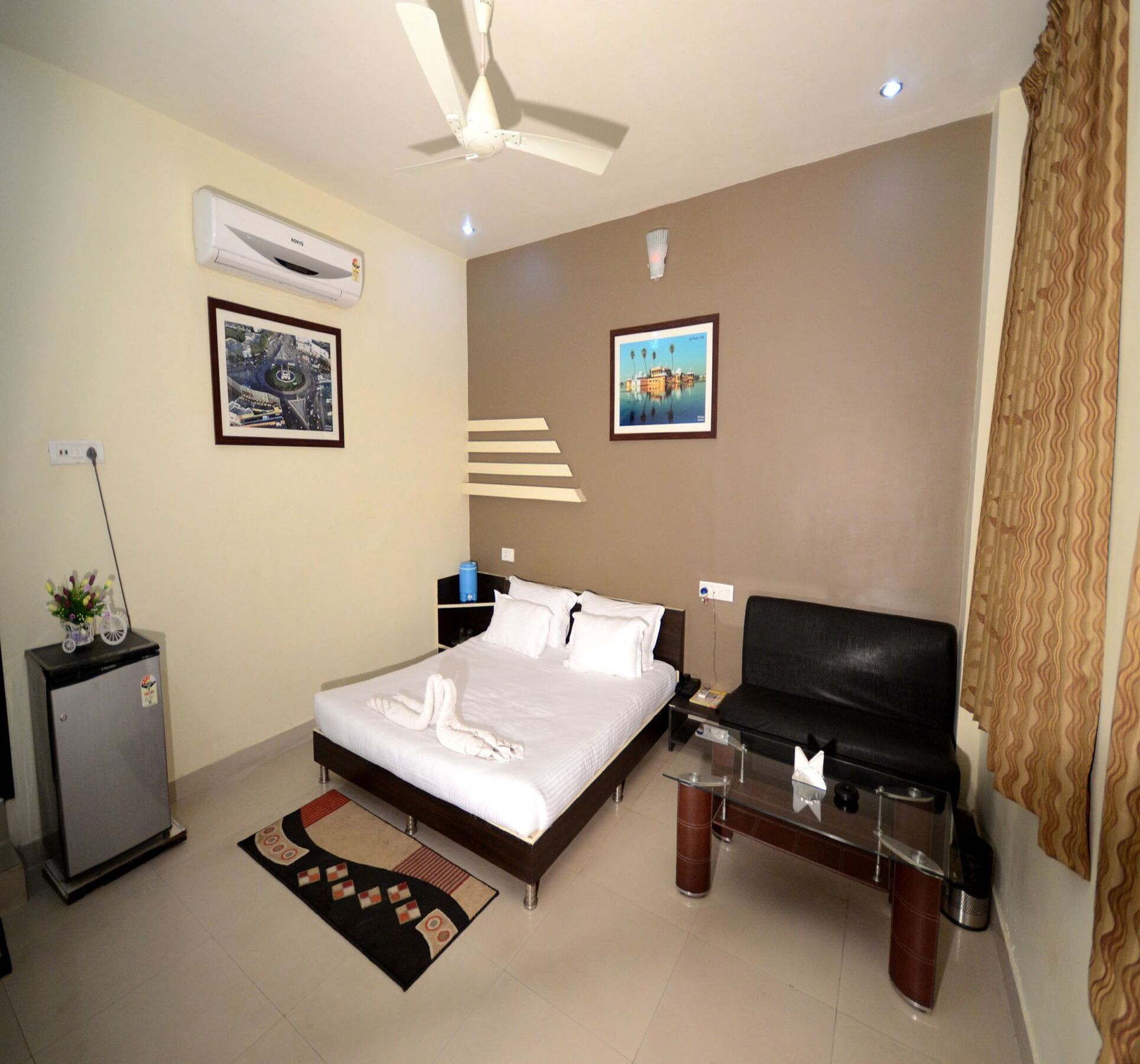 Oyo 2075 Hotel Kota Royal Exterior photo