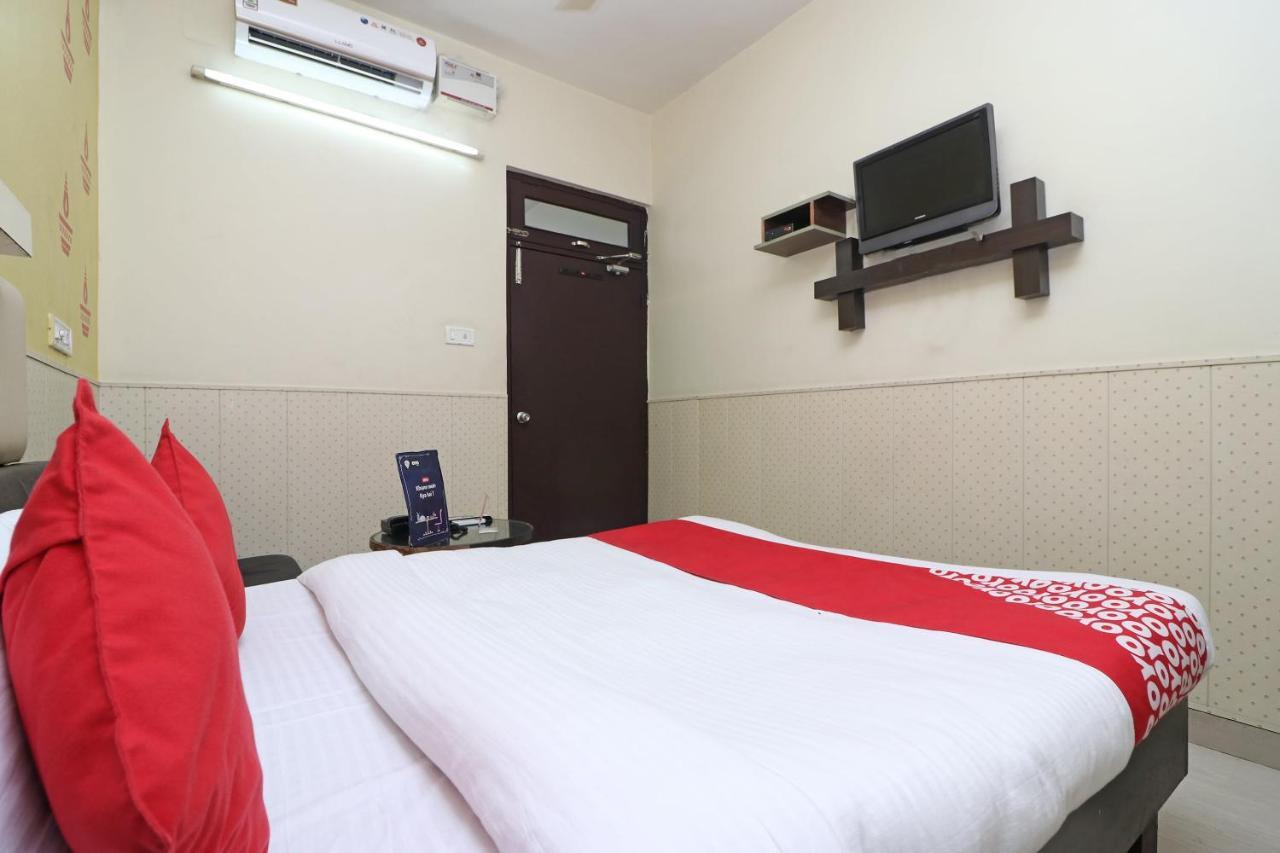Oyo 2075 Hotel Kota Royal Exterior photo