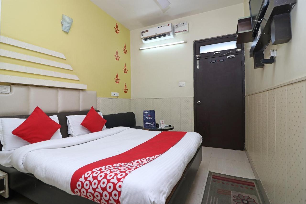 Oyo 2075 Hotel Kota Royal Exterior photo