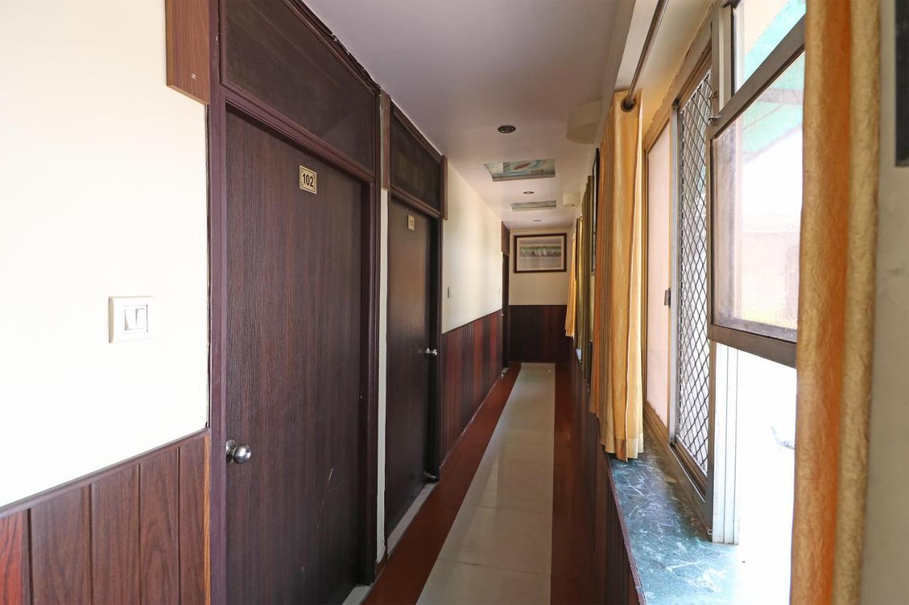 Oyo 2075 Hotel Kota Royal Exterior photo